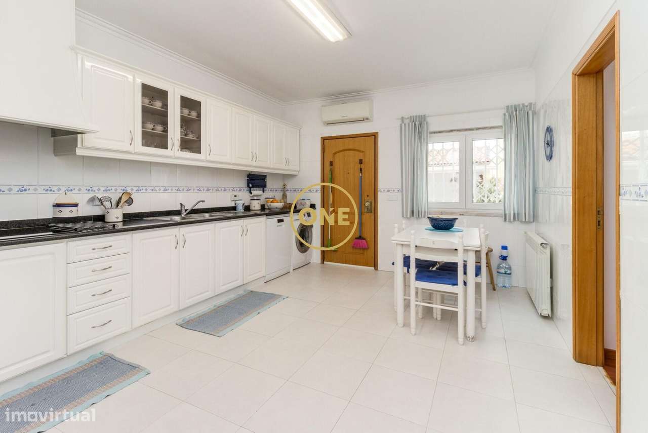 Moradia T4 com Jardim e Garagem na Ramada, Odivelas-28