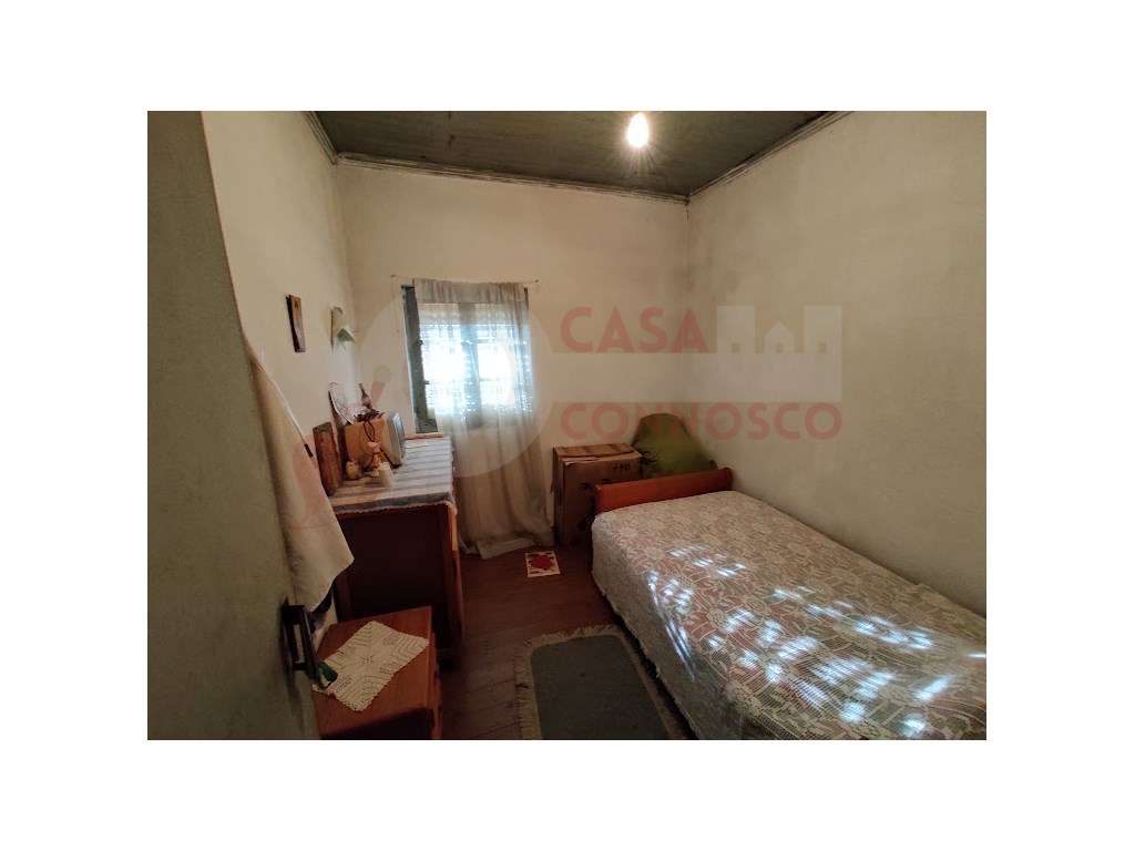 Moradia M3 com pátio e terreno com poço-11