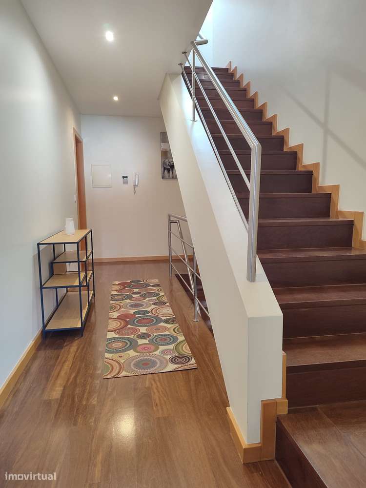 Moradia T4 (2 suites),cond. fechado, piscina, campo de jogos e ginásio-36