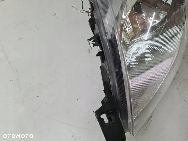 Lampa przednia lewa Toyota Yaris II lift - 2