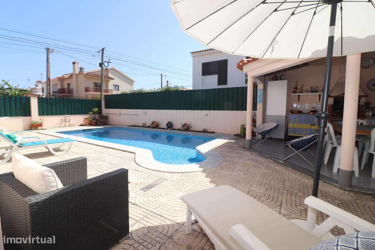 Moradia T4 com Piscina, Cave Ampla-25