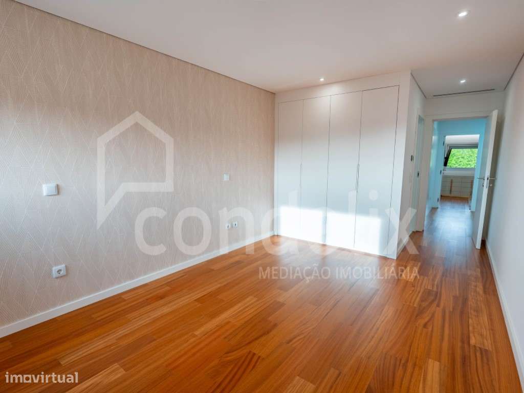 Moradia T3 com terraço, piscina e decoração de autor, Madalena-37