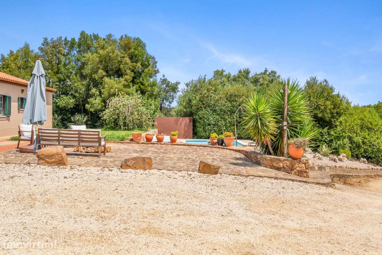 Herdade com moradia T4+1, piscina e lago-35