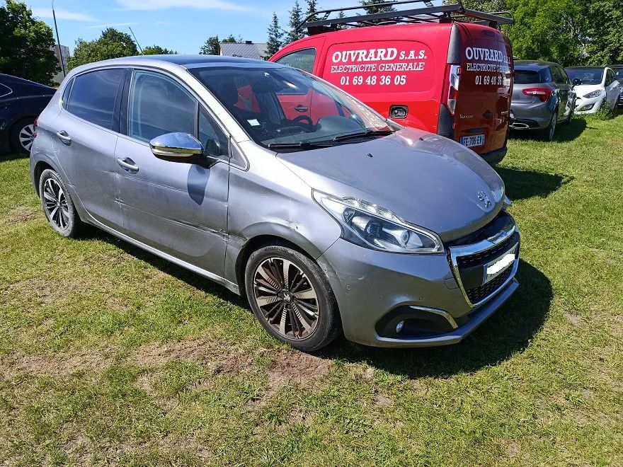 Peugeot 208 I (2012-2019) PureTech 110 Stop & Start Tech Edition 2019
