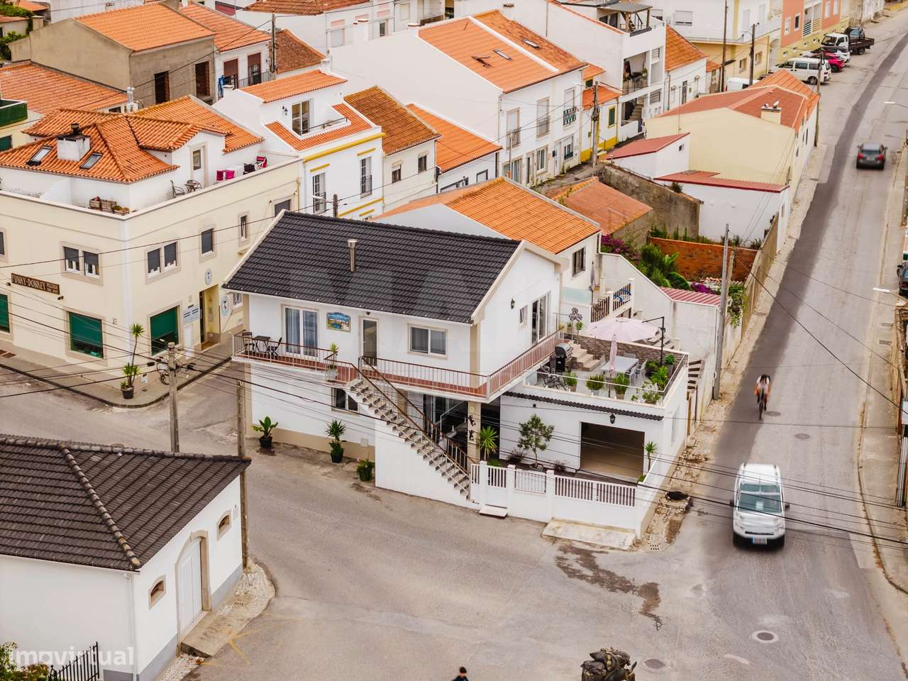 Moradia no centro de Ferrel como nova pronto a habitar.-13