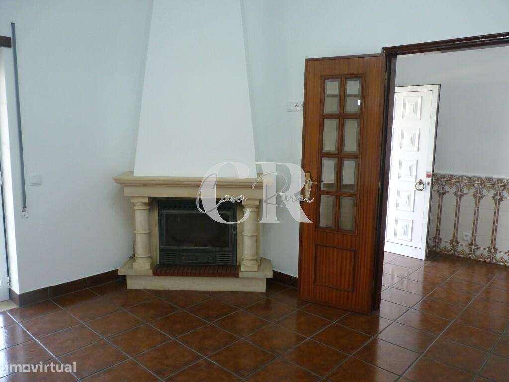 Fantástica moradia T3 com garagem e terreno generoso em Vila Facaia –-11