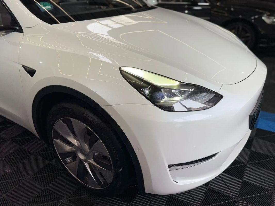 Tesla Model Y Long Range Dual Motor AWD - 13