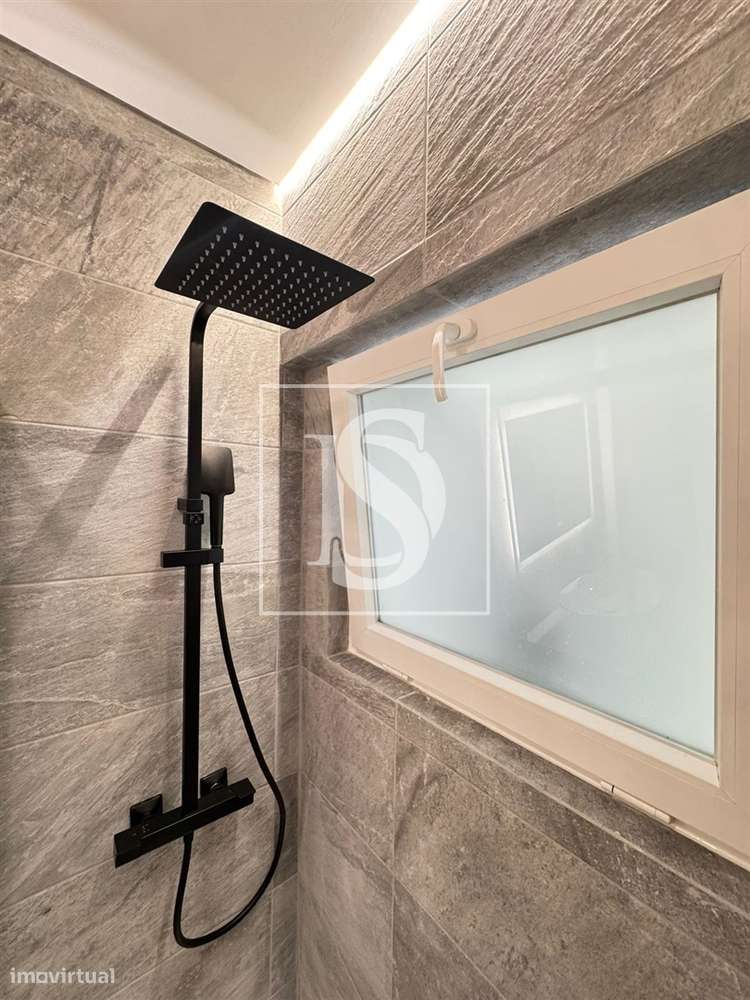 T1 Remodelado e Decorado e Equipado na Av. Defensores de Chaves, Lisbo-17