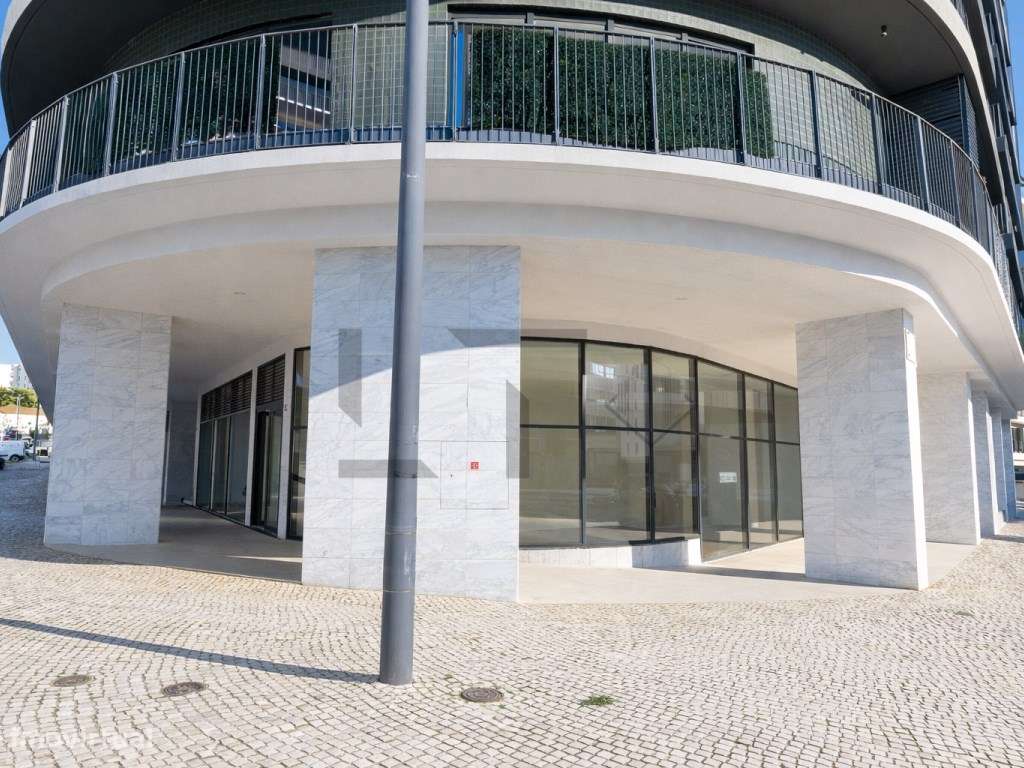 Fantástica Loja a Estrear com Saída de Fumos no Empreendimento Alte... - Grande imagem: 2/15