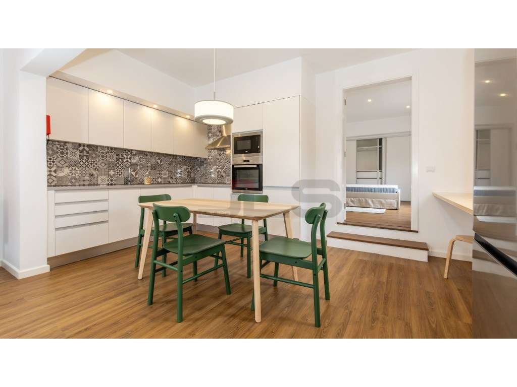 Moradia V4 com Apartamento T1 Anexo, Totalmente Remodelada - Centro...-35