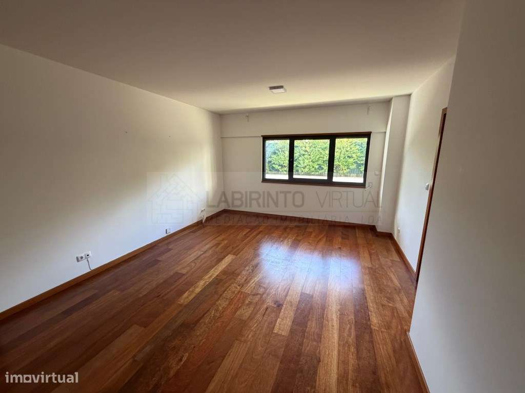 Arrenda-se magnifico T1 próximo do metro de Odivelas - Grande imagem: 2/9