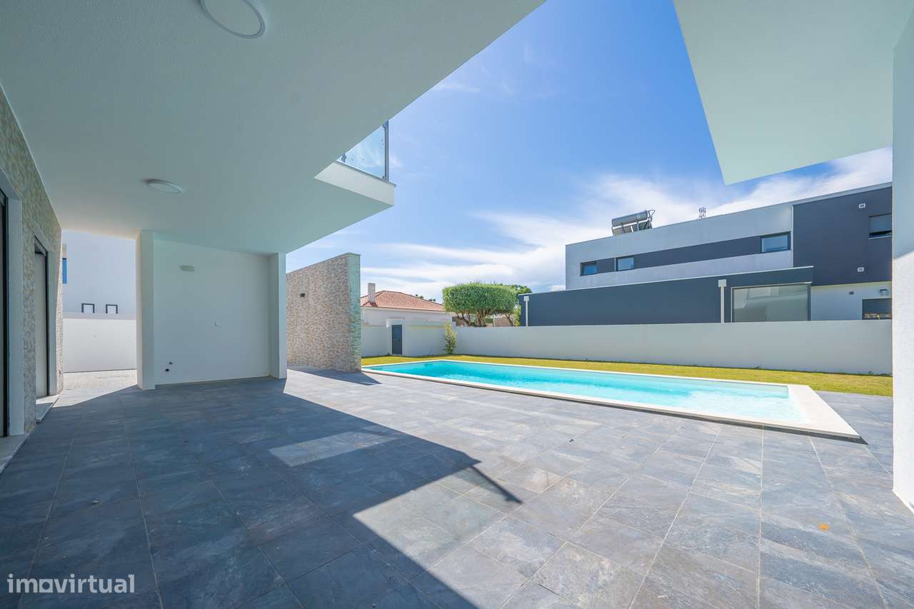 | Maravilhosa Moradia T4 | Piscina | Colégio St. Peter's School |-43