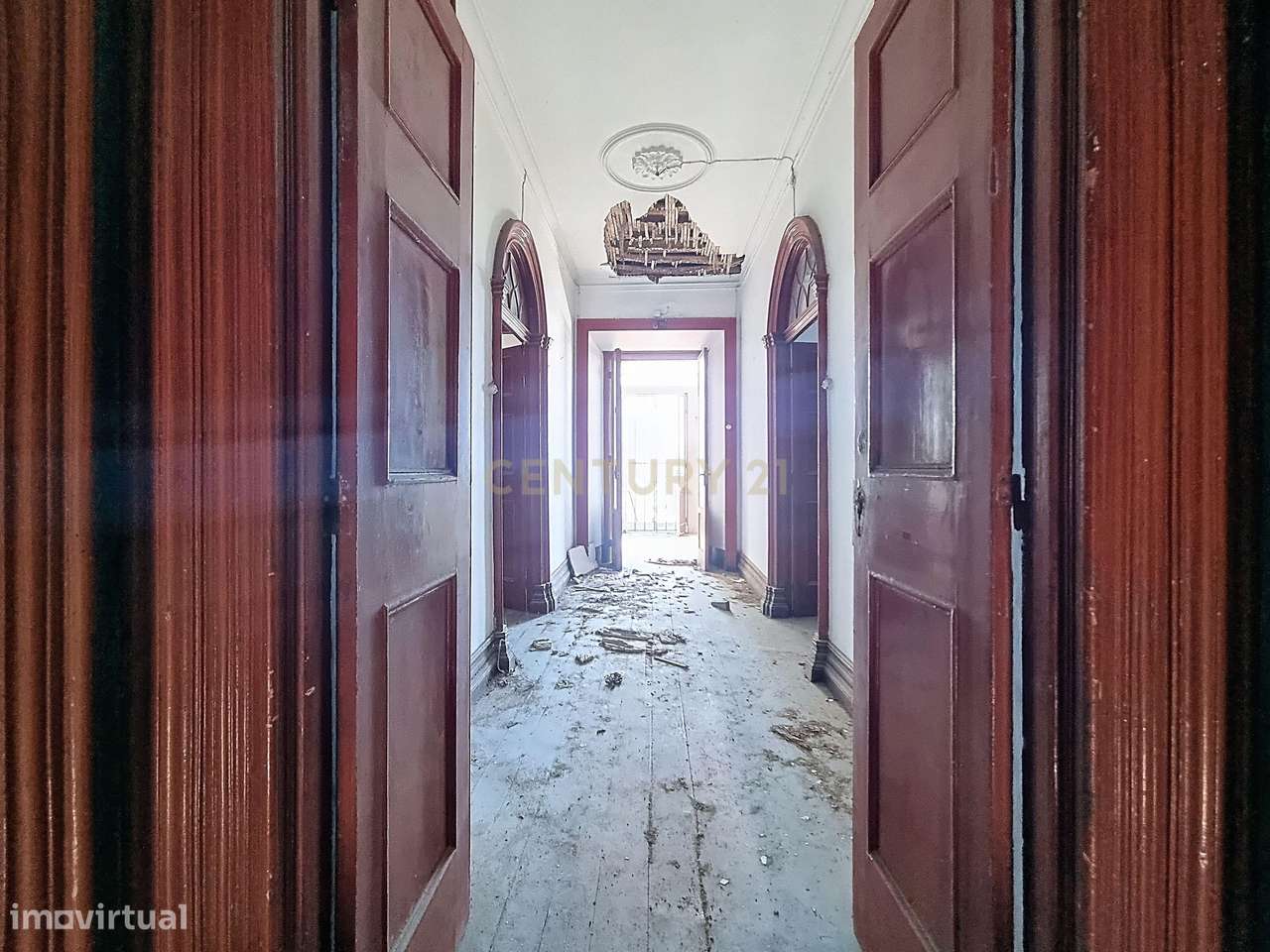 Edifício Histórico no Centro da Ribeira Grande - Grande imagem: 2/14