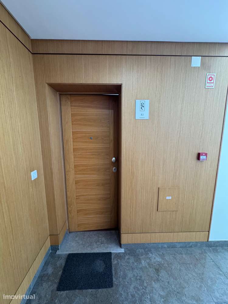 T4 com varanda, garagem e acessibilidade, 195m²-9