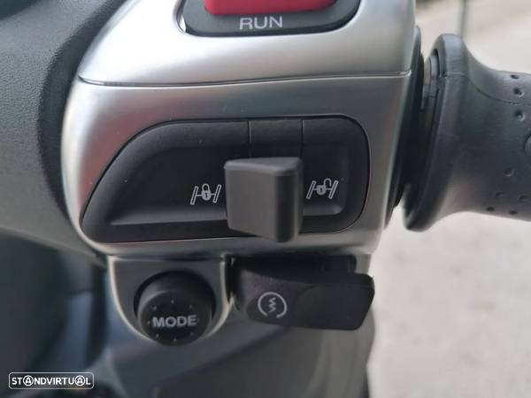 Piaggio MP3 300 hpe - 11