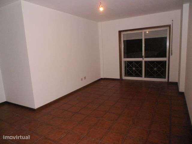 T2 - Gondomar - (rotunda 7 caminhos) - Grande imagem: 2/5