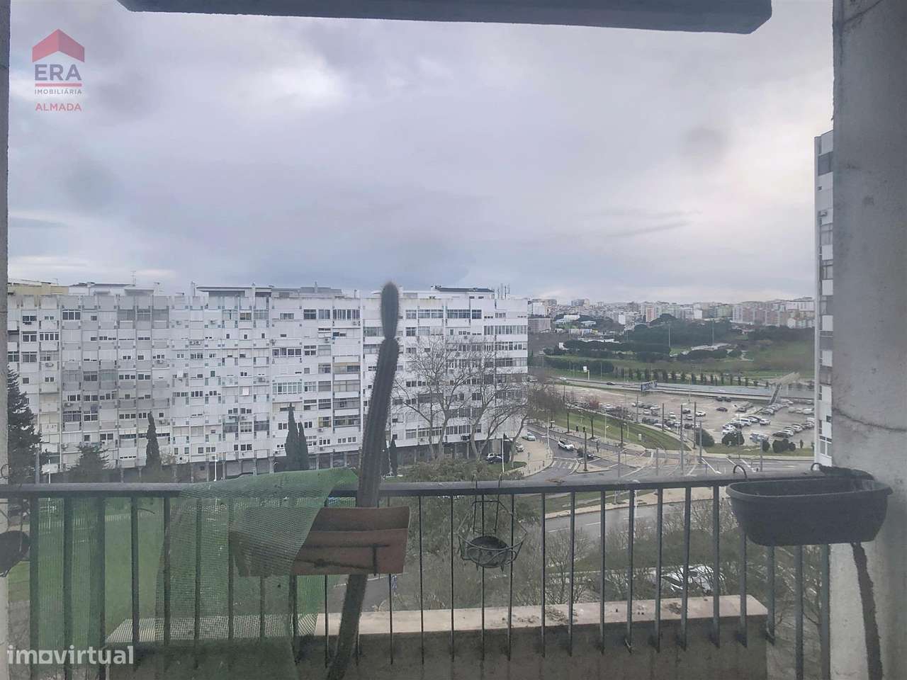 T2 com 65m², ótima localização em Almada-7