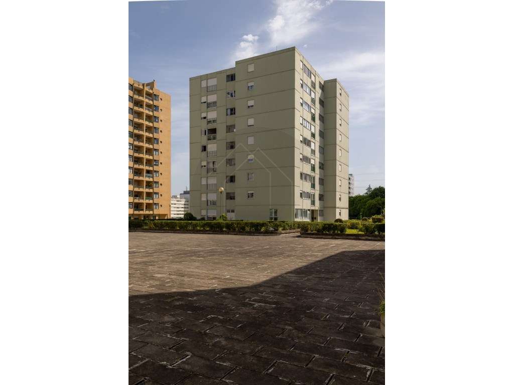 Apartamento T3 Vistas desafogadas em Ramalde, Porto-20