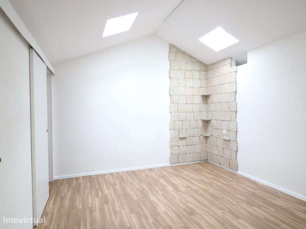 Venda Apartamento T2+1 com Sótão (transformado em T2) - São Vítor, ...-25