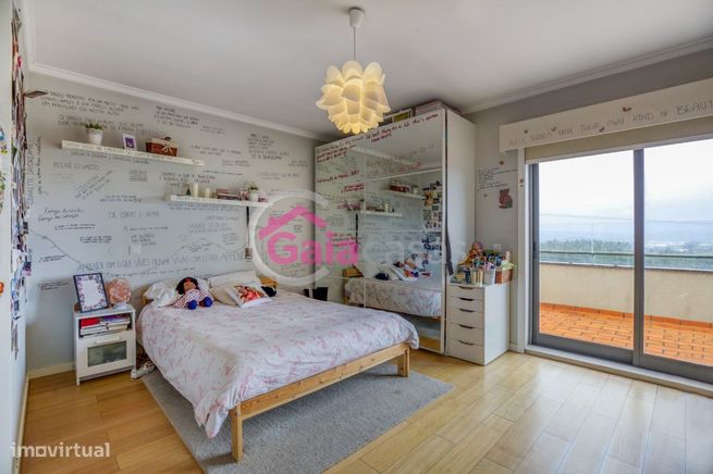 Apartamento T4 Duplex condomínio reservado 2 lugares garagem arrumos-10