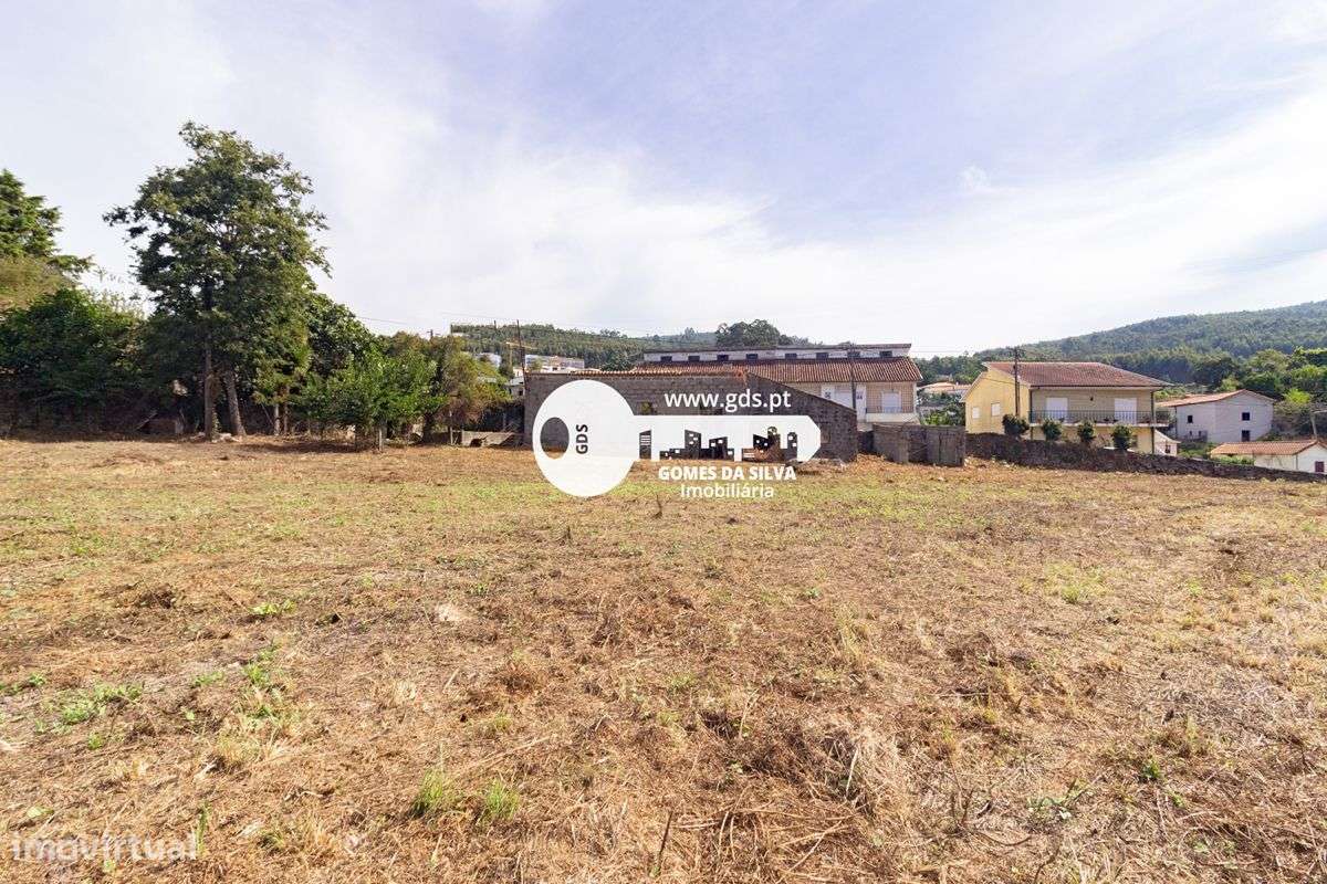 Ruínas em Esporões com terreno de 6.611m2 em área de construção-14