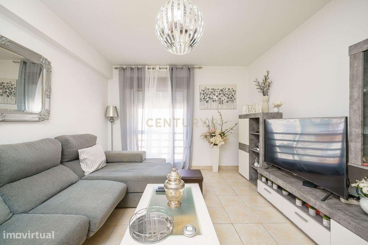 T2 com Lareira, 2 Frentes e Cozinha Equipada no Bairro Afonso Costa – - Grande imagem: 2/15