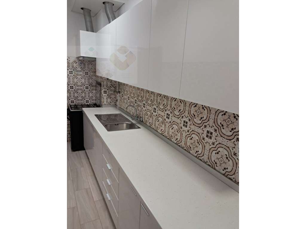 Amadora Metro Reboleira, T1, cozinha independente, arrecadação indi... - Grande imagem: 3/12