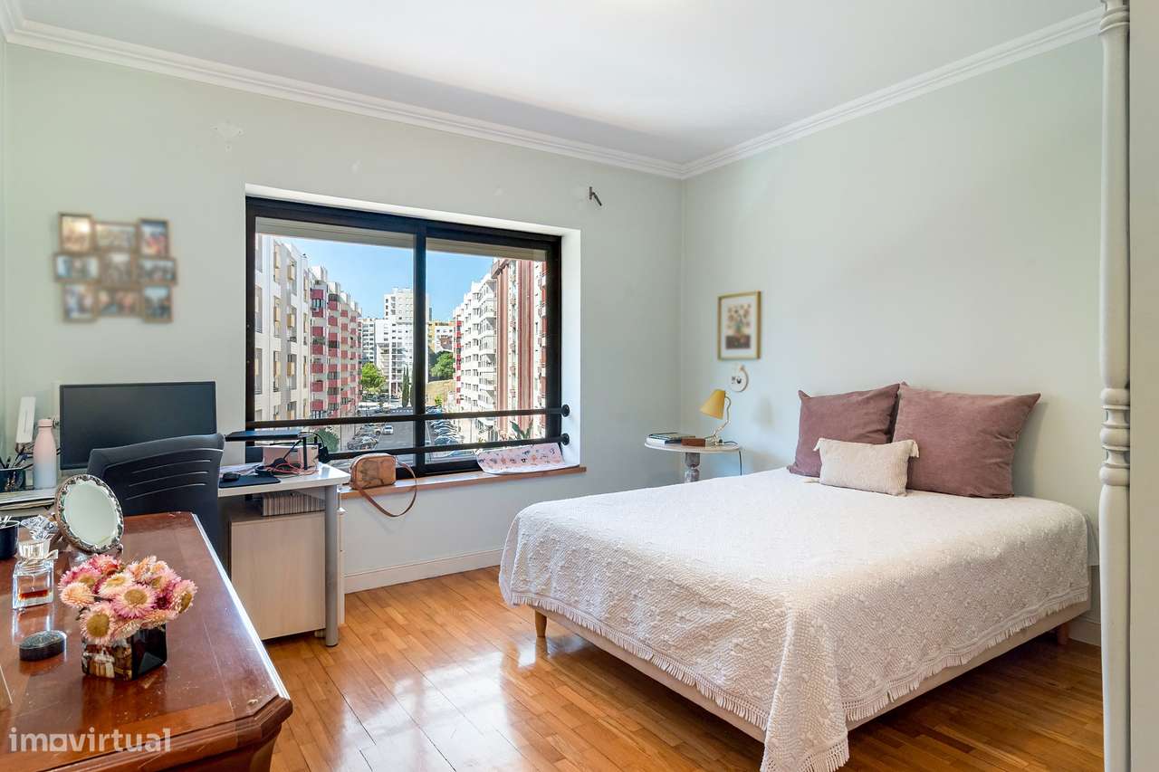 Apartamento T3+1 no Atlanta Park – Laranjeiras, Lisboa-13