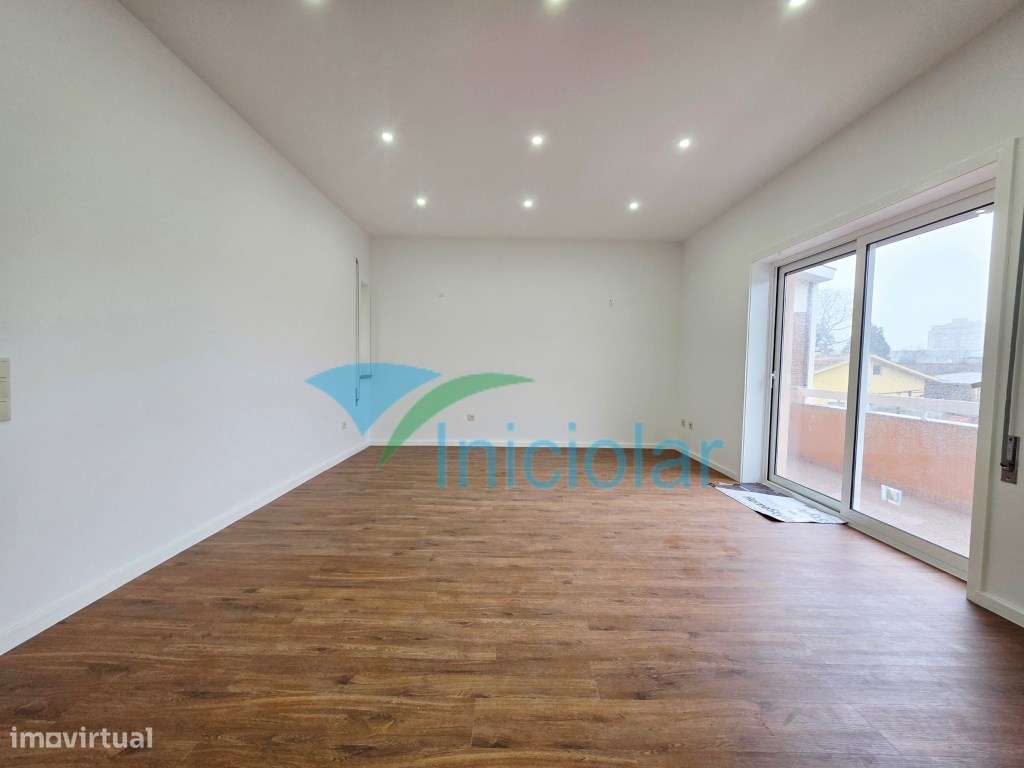 T3 Aguas Santas| 3 Frentes| Garagem Fechada| Totalmente Renovado - Grande imagem: 4/15