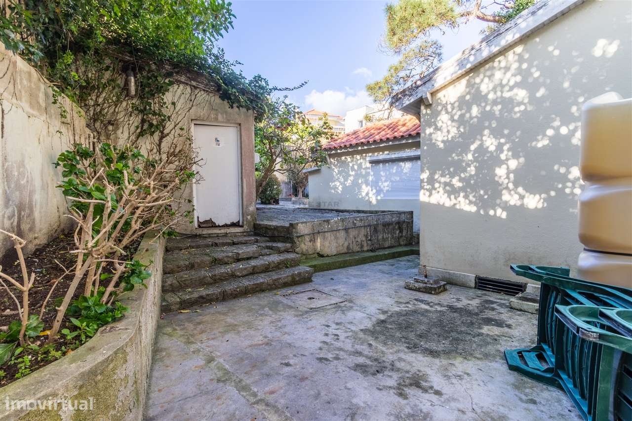 Moradia Estoril Cascais Vista Mar para renovar T6-52