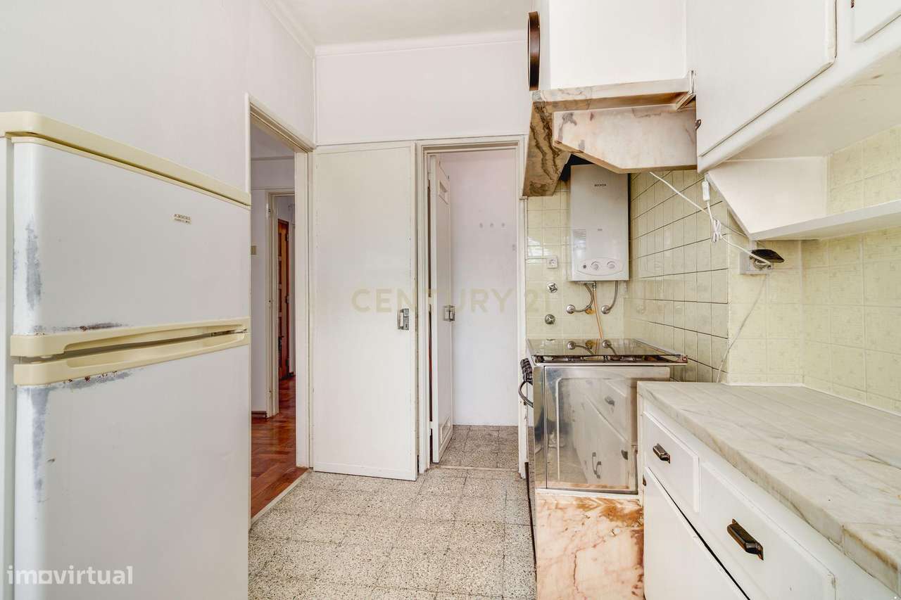 Fantástico T2 com ótimas varandas-11