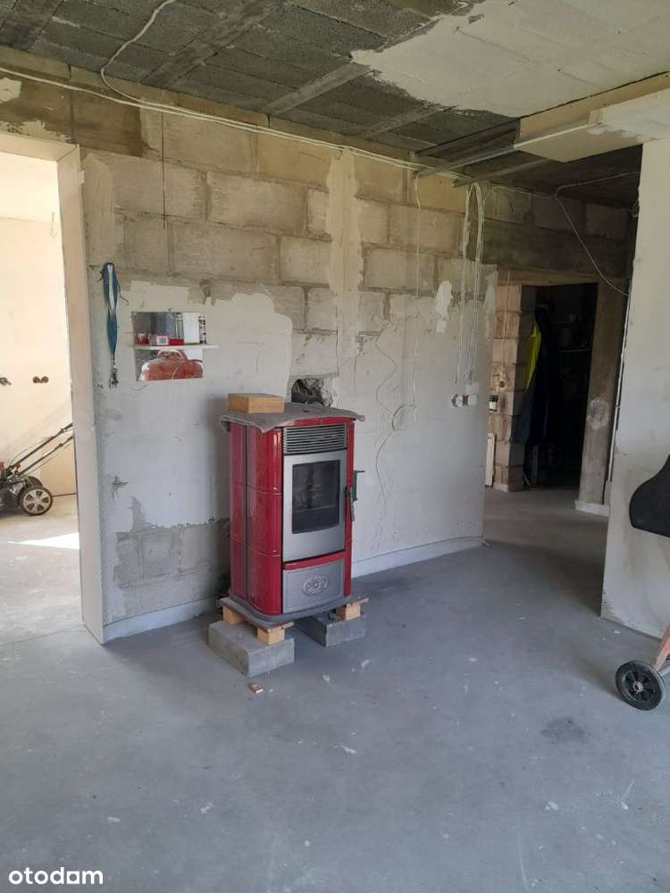 Dom wolnostojący z działką, w trakcie wykańczania,-12