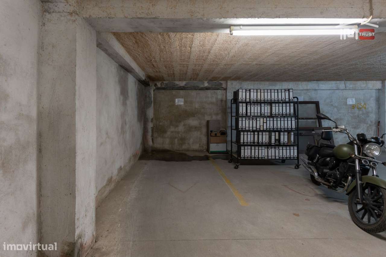 APARTAMENTO T2 COM ELEVADOR E PARQUEAMENTO NA CAVE VISTA MAR LATERA...-19