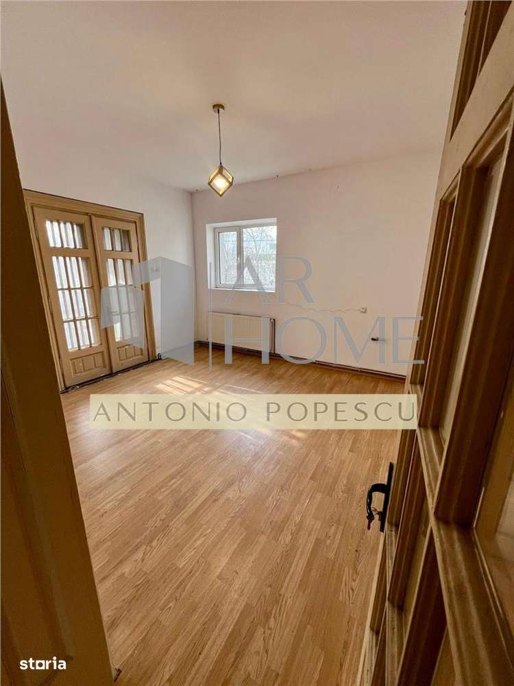 Vanzare casa D+P+M in Urlati, zona centrala. - Imagine principală: 5/15