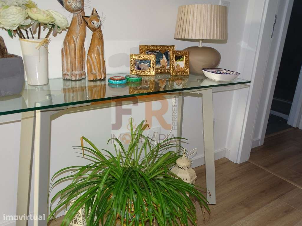 Semi-Nova Geminada Duplex T3 com Piscina Fernão Ferro-22