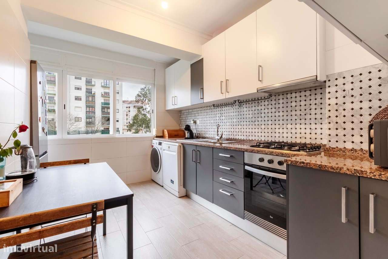 Apartamento T2 c/ 2 Wcs Totalmente Remodelado na Rinchoa, Sintra-15