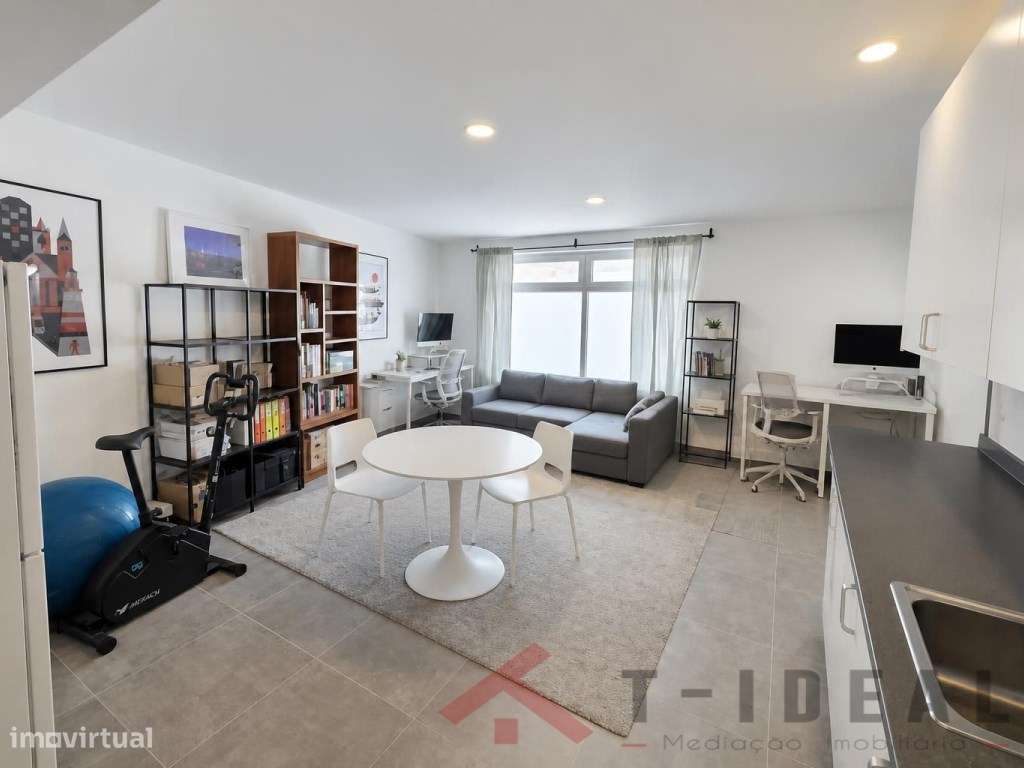 Apartamento T1 remodelado próximo das praias-0