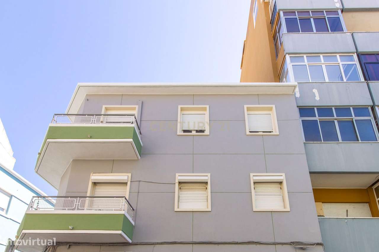 T3 ( Almada )com logradouro e garagem-24