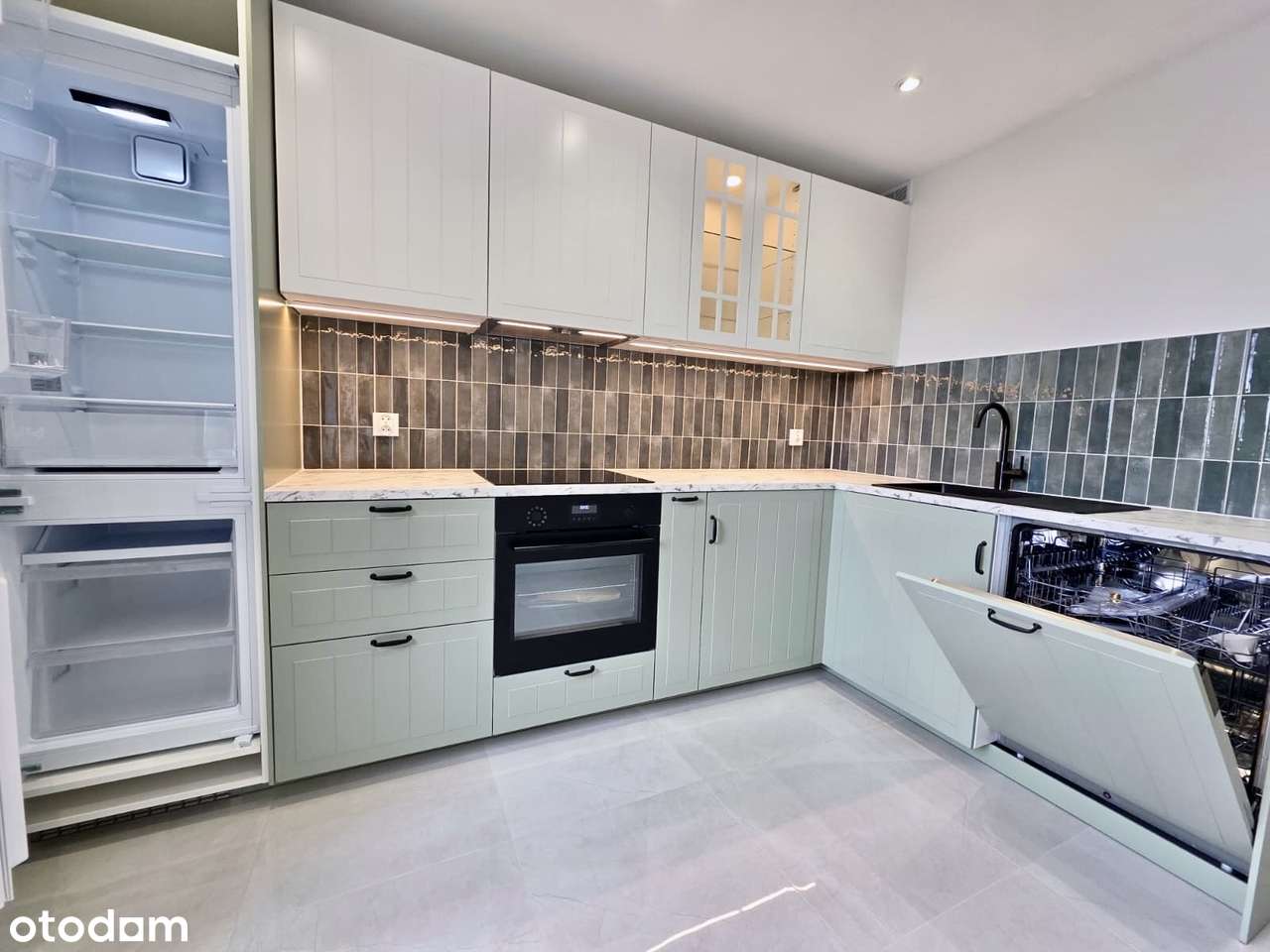 | Wysoki standard - NOWE - Bezpośrednio - Meble i AGD - balkon |