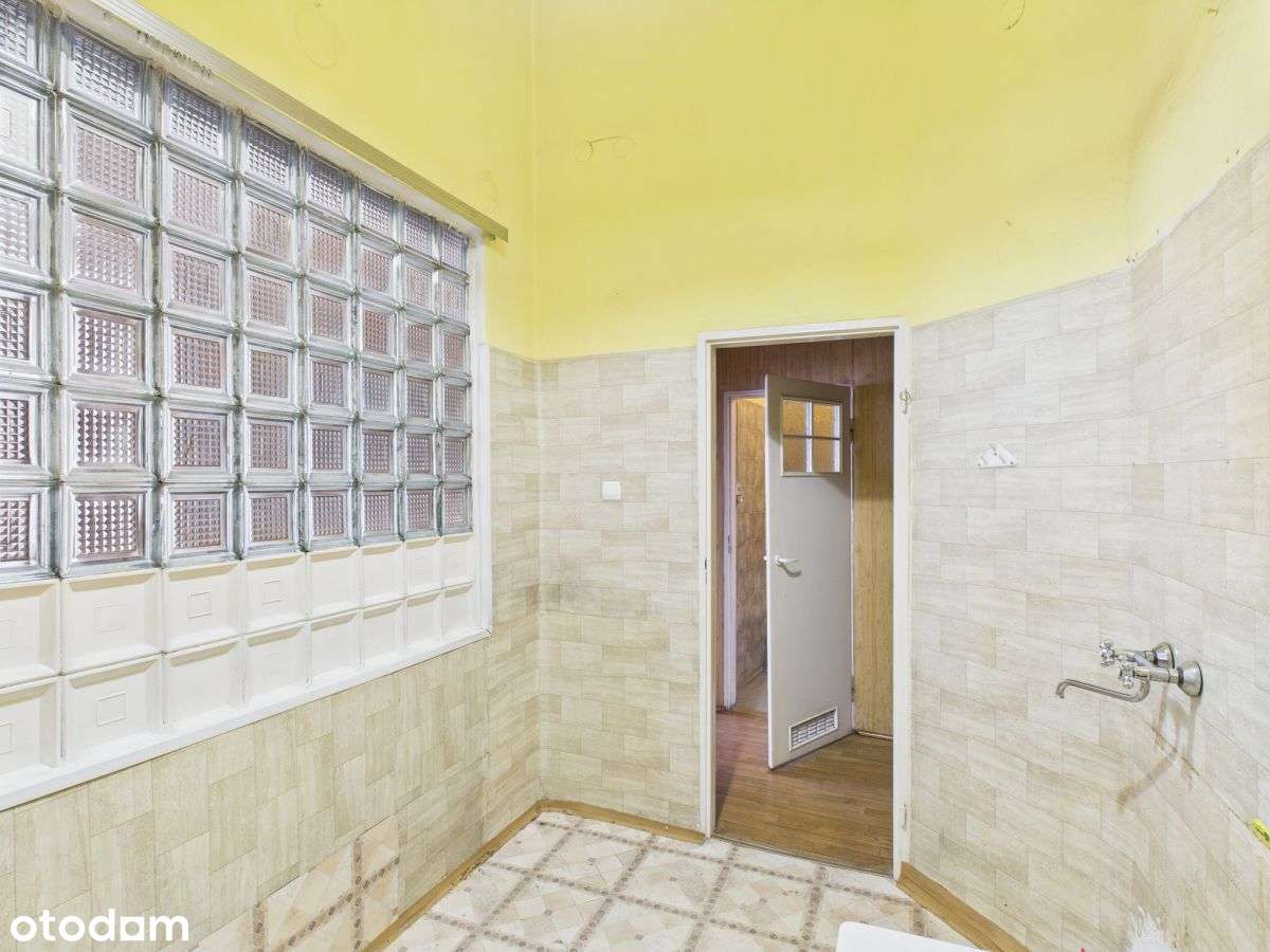 Wysokie mieszkanie, ścisłe centrum.-6