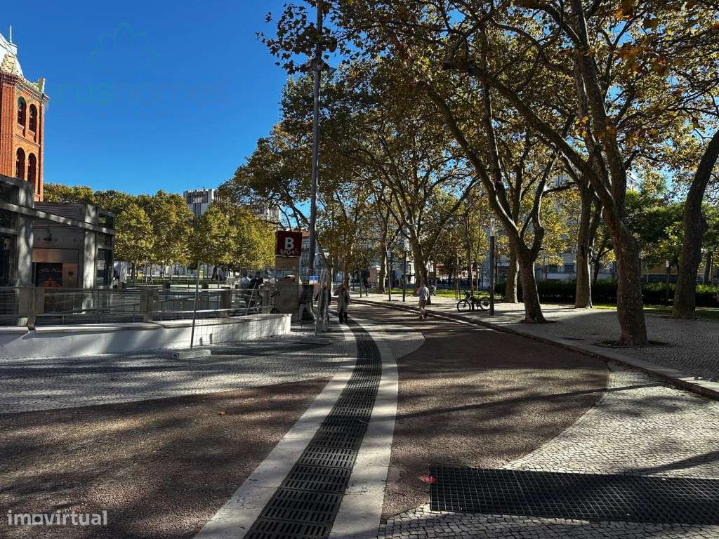 Apartamento T3 Remodelado no Campo Pequeno-11