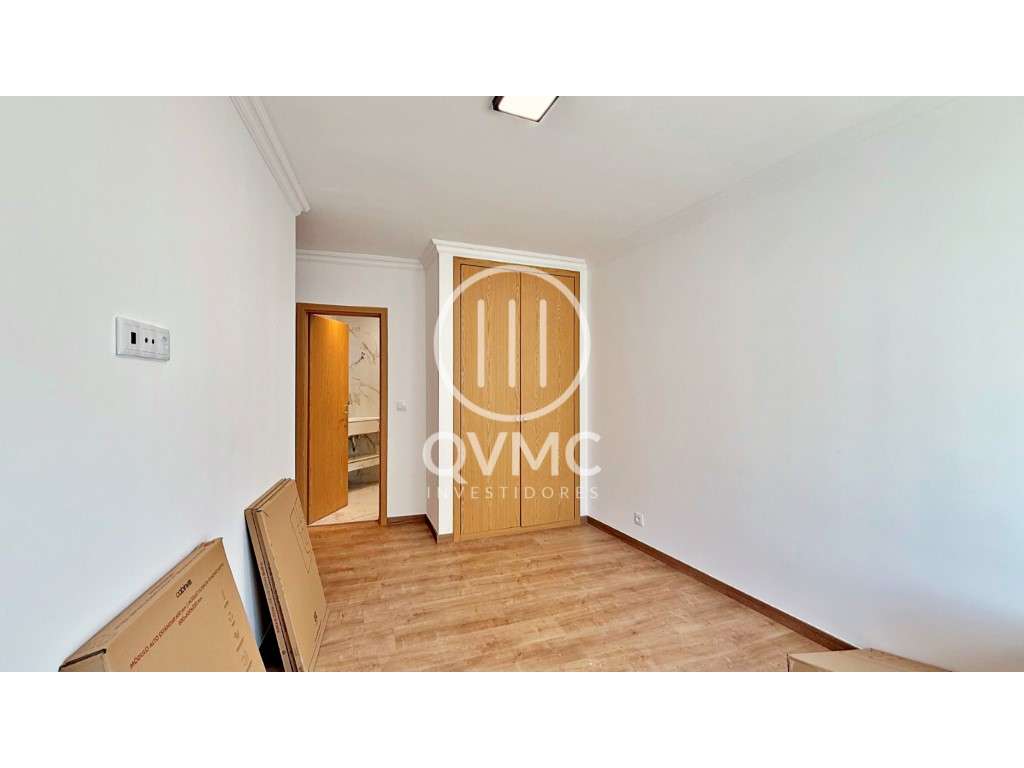 Apartamento T3 renovado em Carnaxide - Oeiras-8