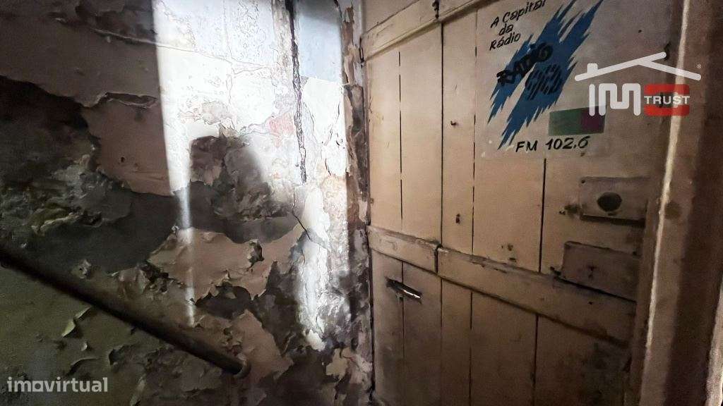 Prédio Habitacional Rés-do-Chão e 1º andar no Centro do Montijo - P...-19