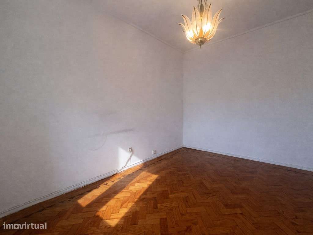 T2 junto ao Cineteatro Municipal da Damaia-15