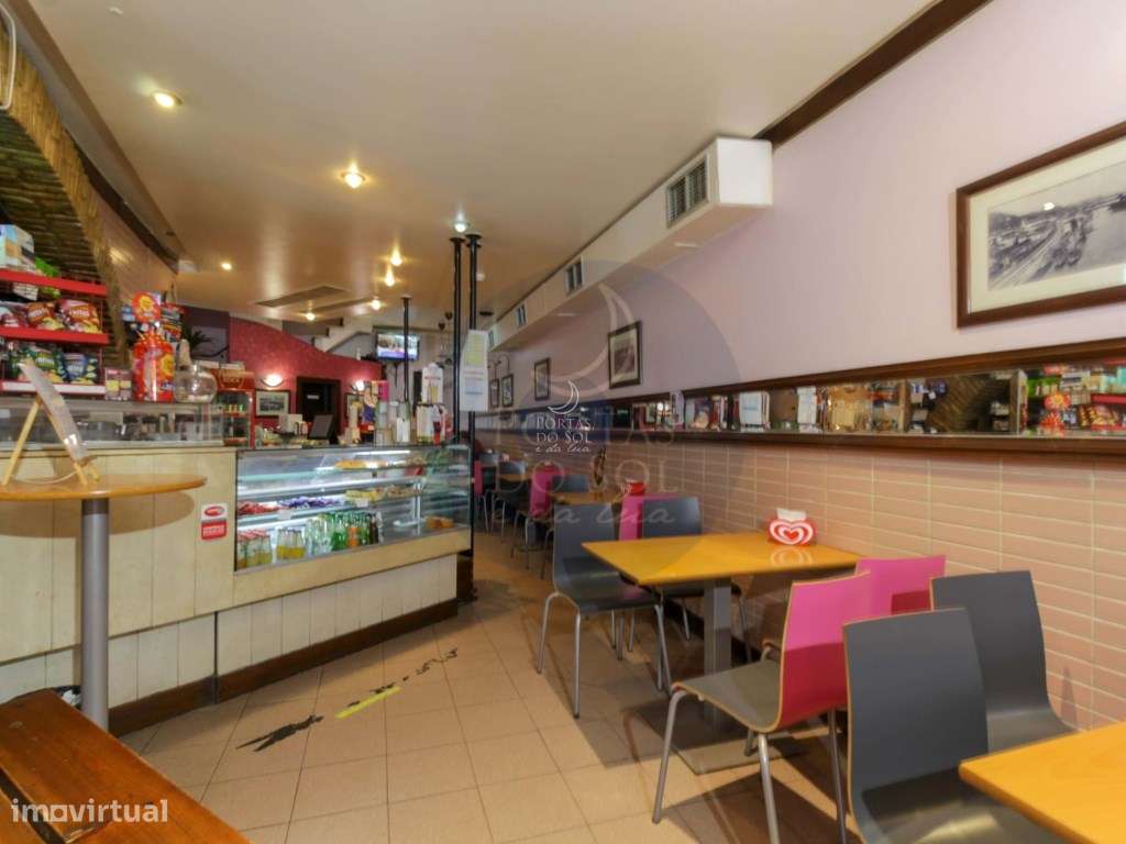 Prédio de 3 Pisos c/ Sótão e Terraço de Topo. - Grande imagem: 4/22