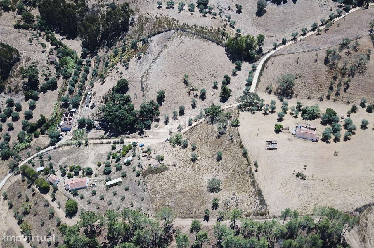 Moradia Em Ruina Com Terreno De 13 000M2 Odemira