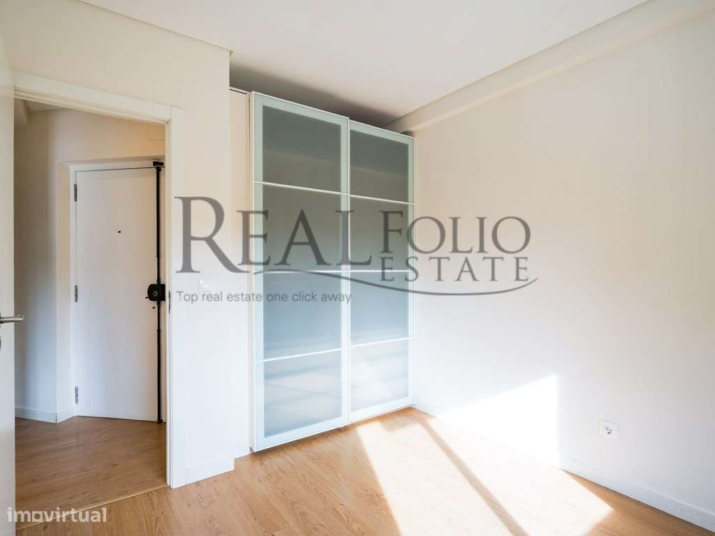 Apartamento T1 remodelado com varanda na Costa da Caparica-10