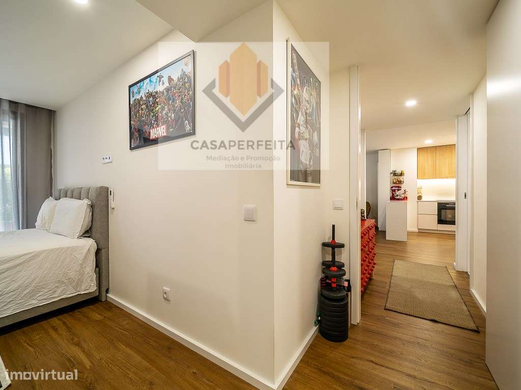 Fabuloso T2 Como Novo com Terraço e Lugar de Garagem - Candal-24