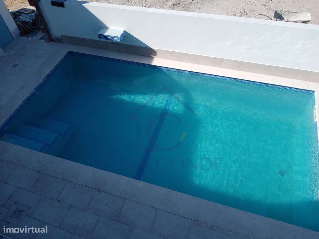 Moradia T4 Duplex com piscina, 180 m², acabamentos de luxo-5
