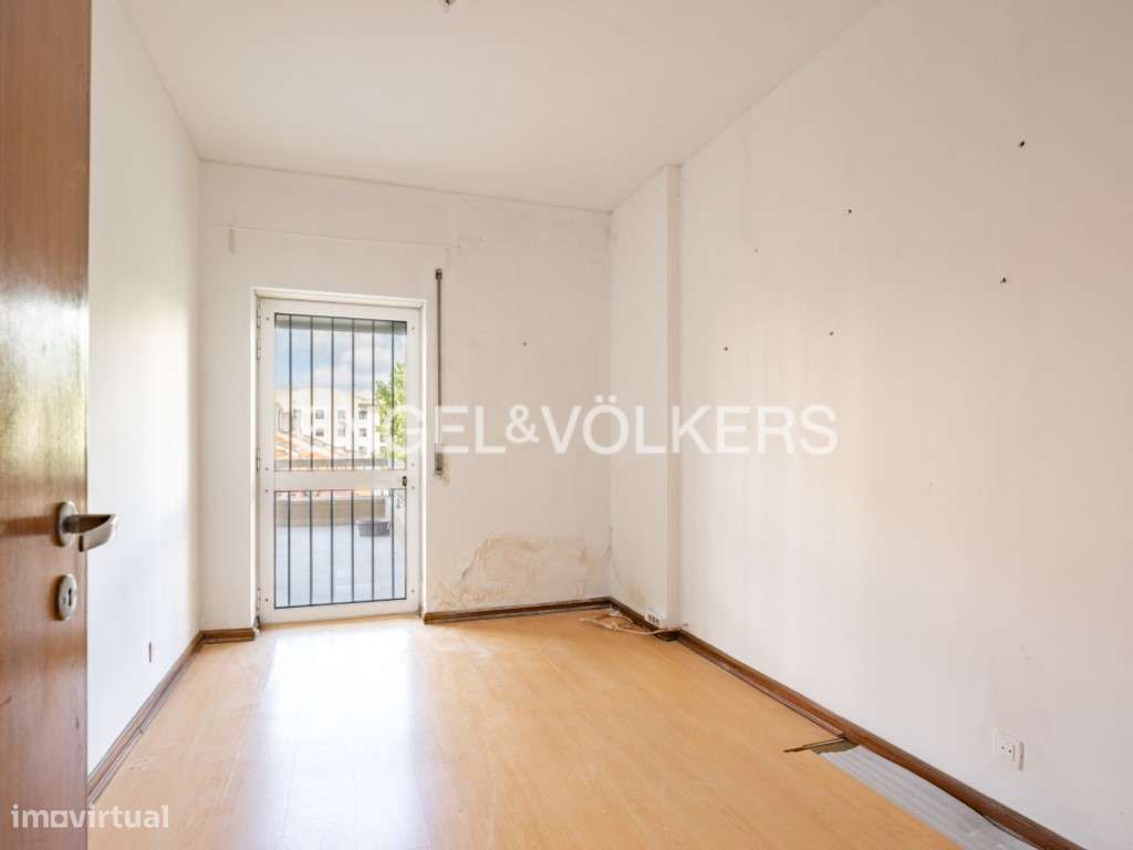 T3 com Terraço Privativo nas Avenidas Novas Oportunidade de Remodel...-7